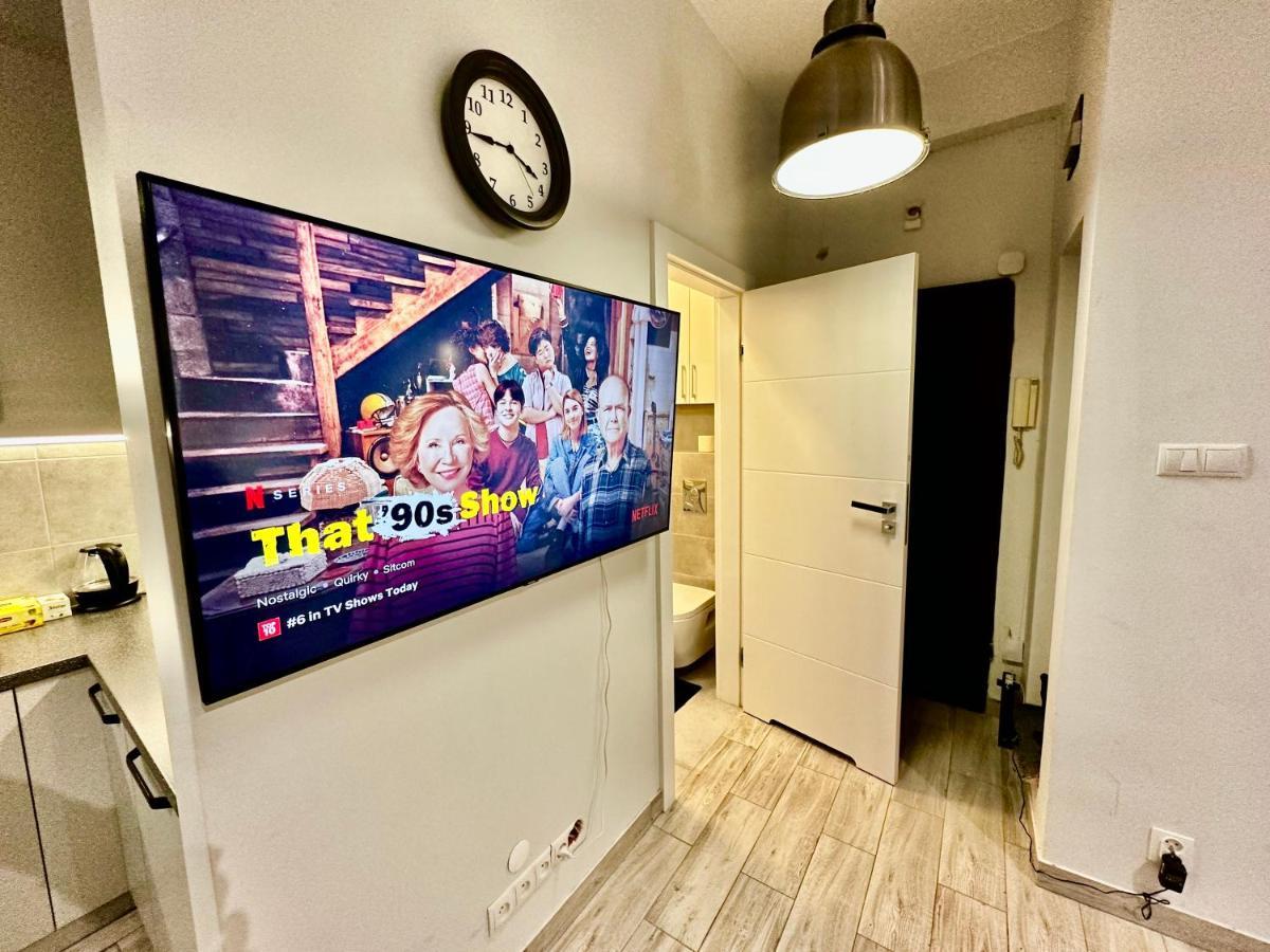 Super Forum 2 Metro Fast Wifi Netflix, Hbo, Appletv Lägenhet Warszawa