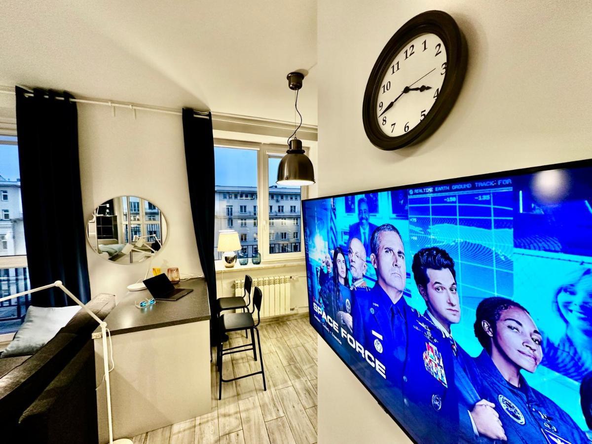 Butas Super Forum 2 Metro Fast Wifi Netflix, Hbo, Appletv